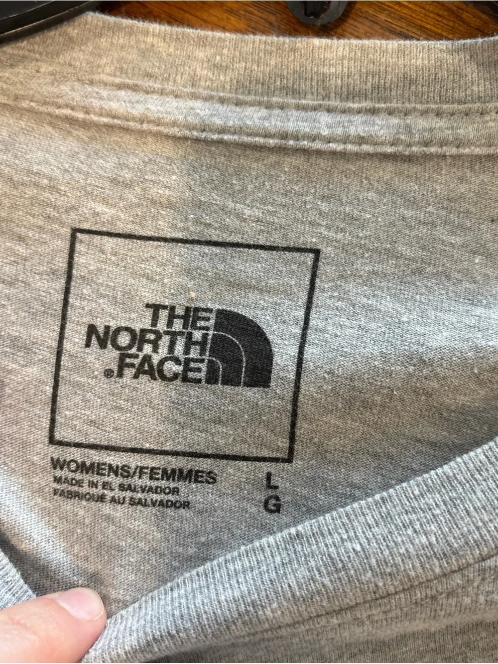 The North Face Women’s Size Large Gray Short Sleeve Shirt Bear Print - Picture 4 of 5
